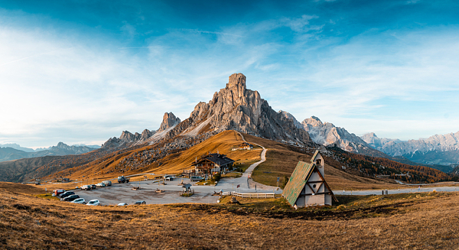 山脉教堂高山美景