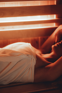 桑拿房女人阳光摄影