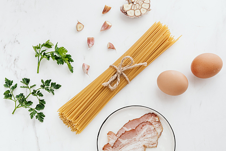意大利面大蒜鸡蛋培根