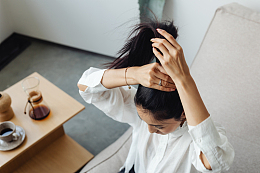 成年亚洲年轻女子