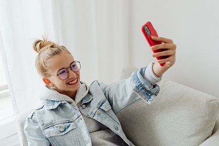 返校青少年学生女性手机