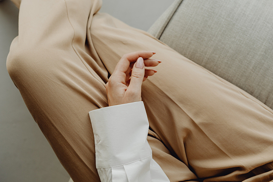 指甲白衬衫手摄影