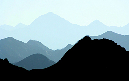 自然轮廓山脉景观