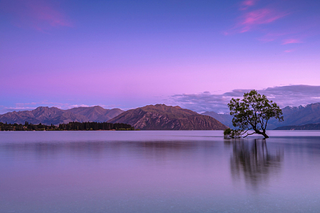 高山山顶山脊景观湖面