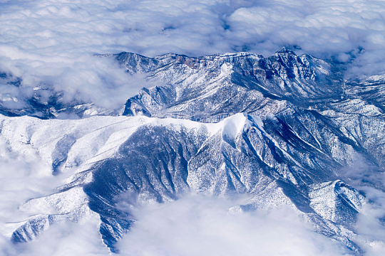 山地自然景观雪雾景观