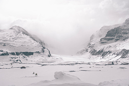高山云雾雪地山顶山脊景观