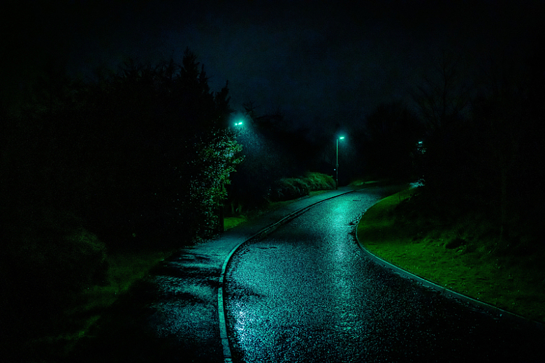 夜晚道路抽象下雨路灯