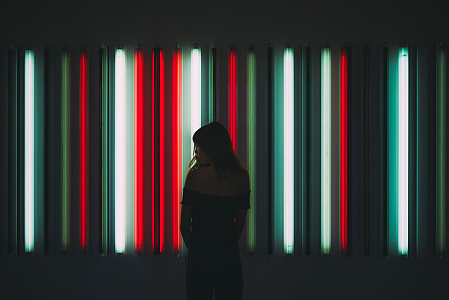 女性年轻现代夜晚成人黑暗