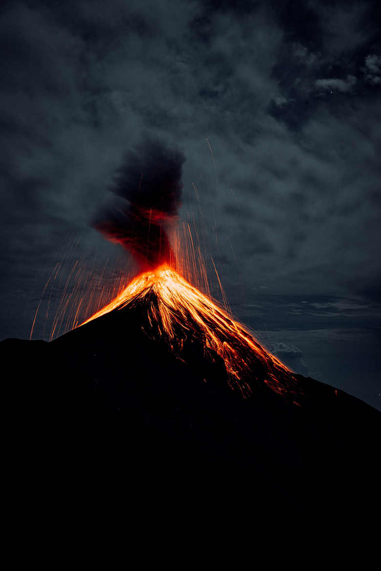 火山户外爆发山体自然景观