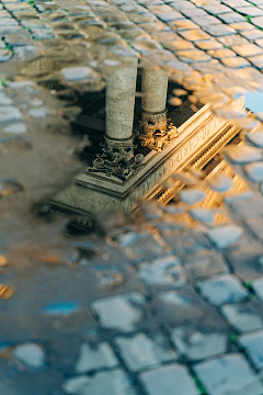 水坑罗马柱地面摄影