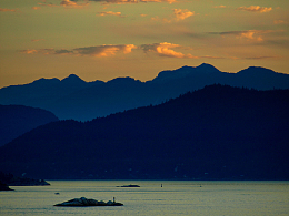 日落远山自然户外景观水面