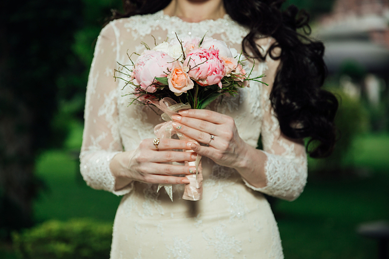 婚礼新娘鲜花花束连衣裙戒指