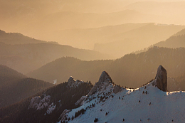 冬季雪山山顶景观