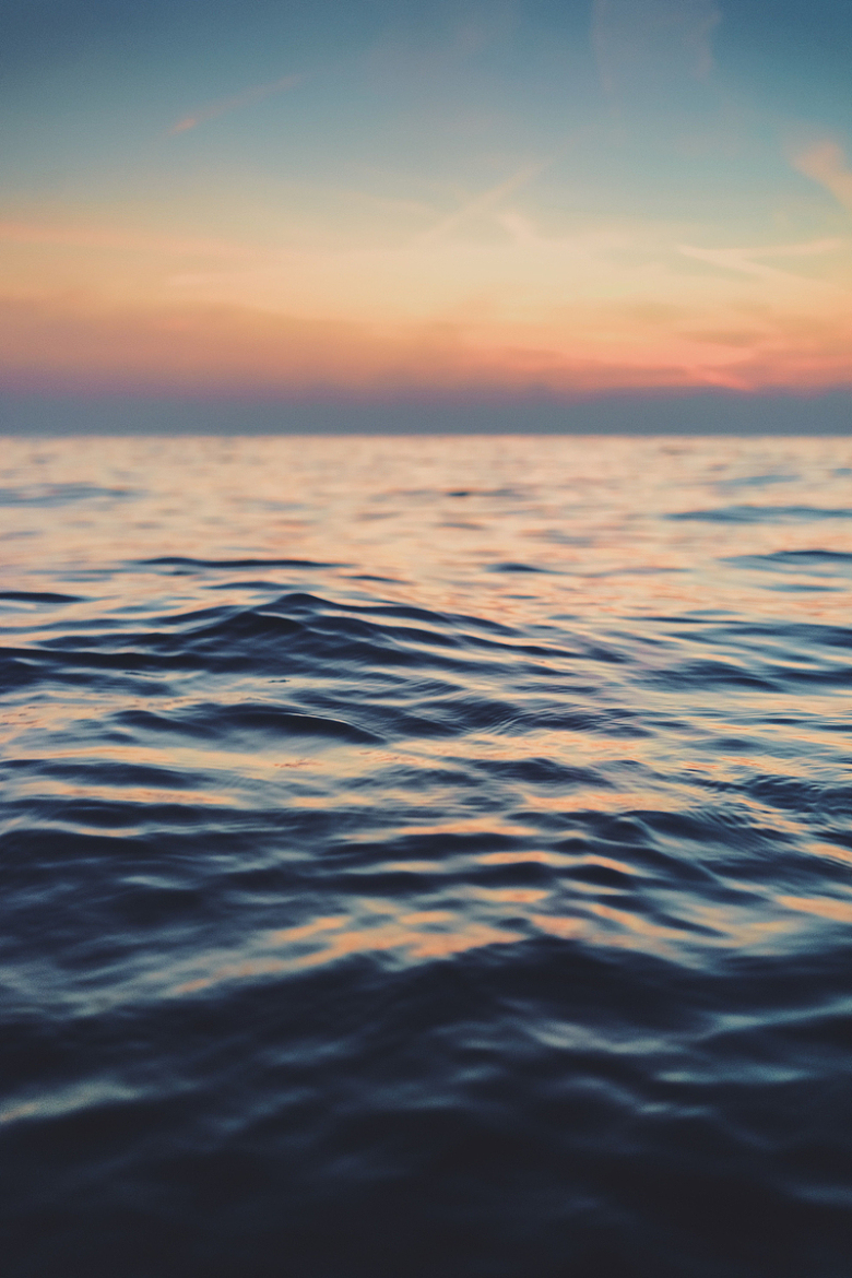 蓝色海洋自然海浪地平线夕阳
