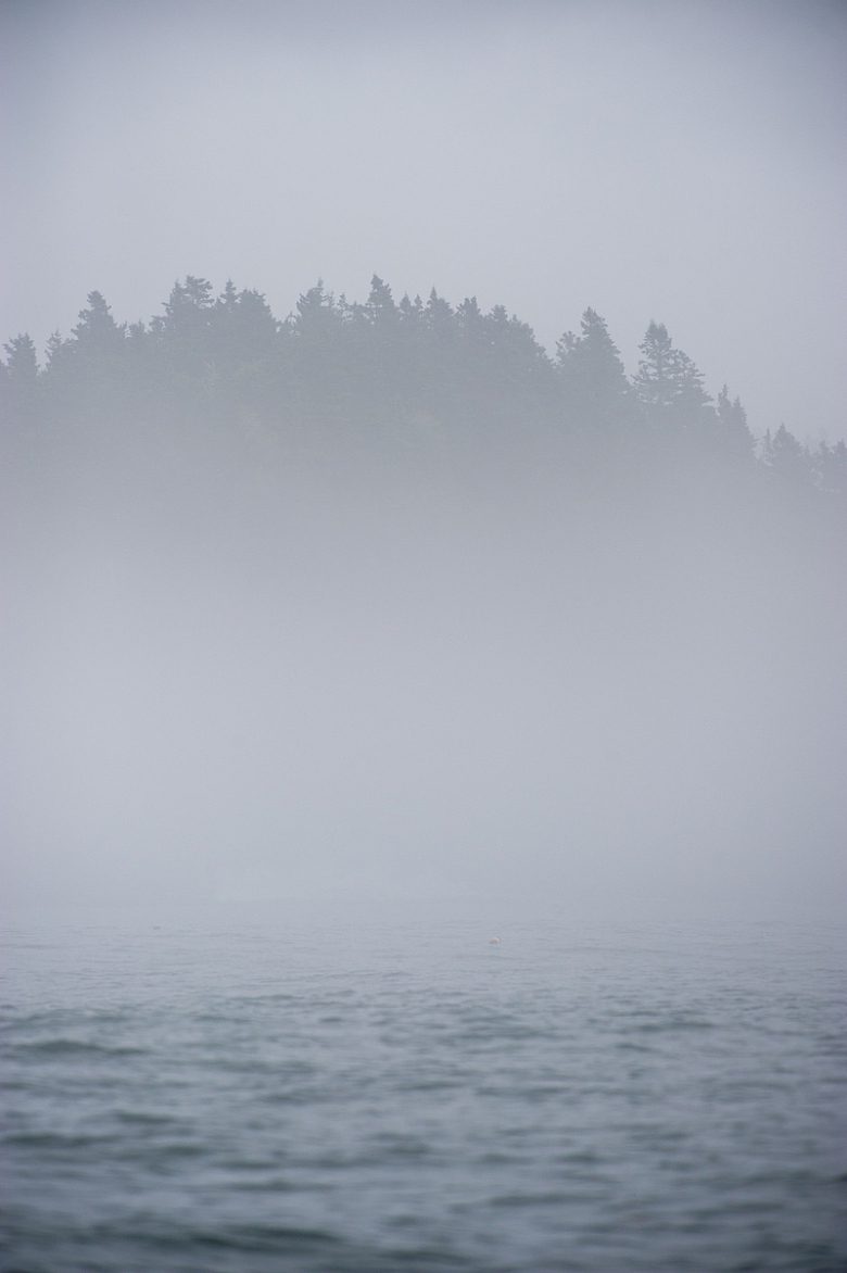 自然海洋浓雾水面