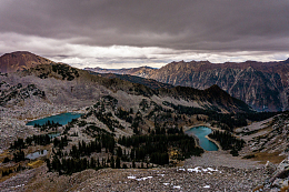 湖泊自然山谷景观