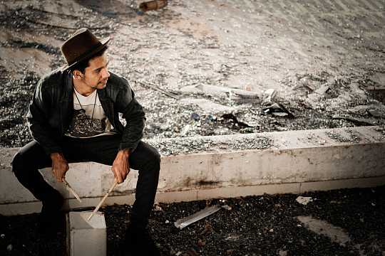 男士帽子黑色衣服