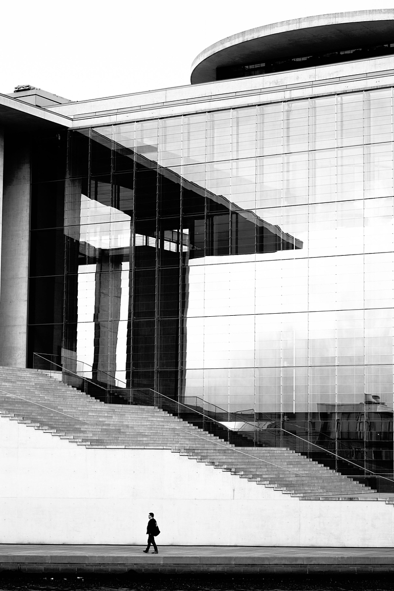 建筑楼梯玻璃黑白