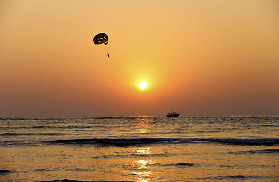 海洋海浪自然橙色地平线夕阳