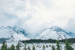 高山山顶山脊景观雪地