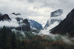 山谷云雾高山摄影景观