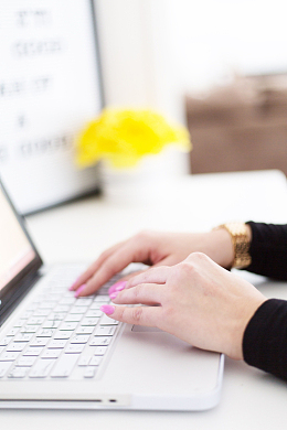 写作工作电脑女性办公