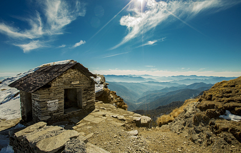 自然景观山峰岩崖小屋