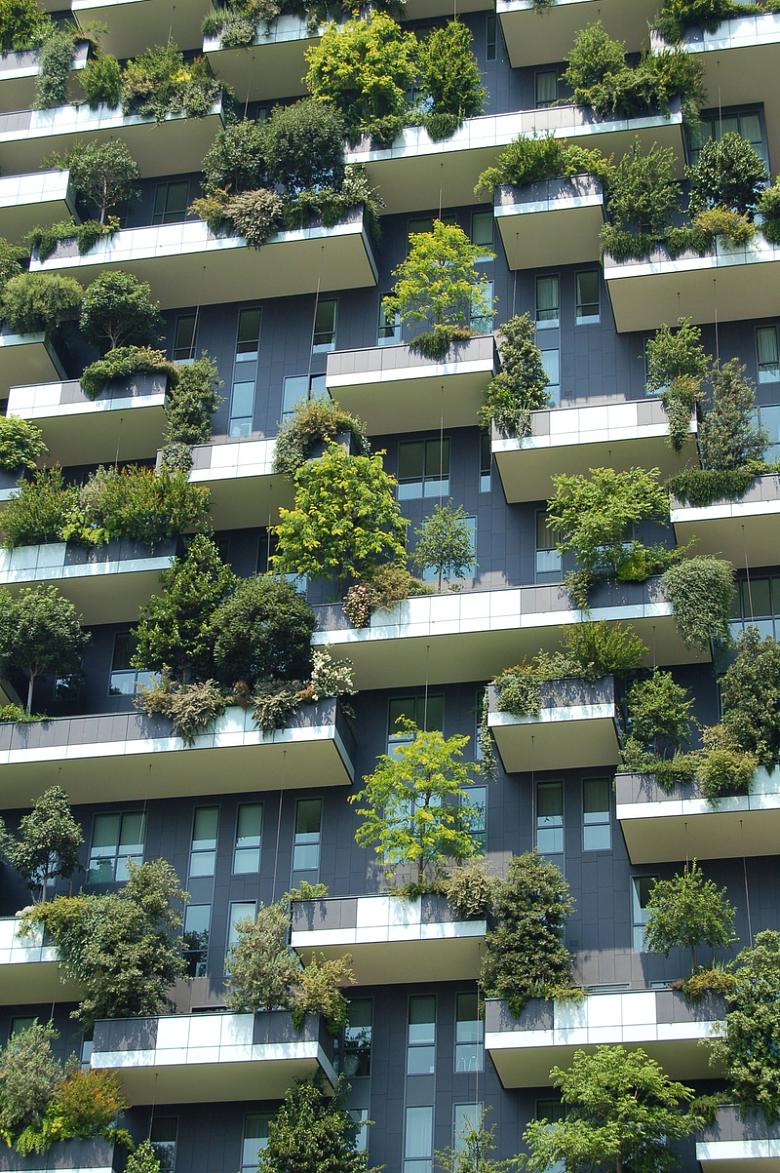 建筑绿色植物楼层阳台