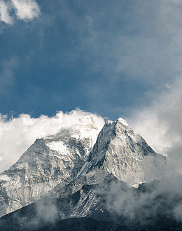 高山雪山山顶山脊景观