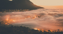 山谷高地自然景观云层