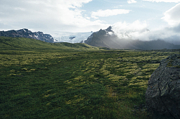 山峰雪山悬崖山谷草地