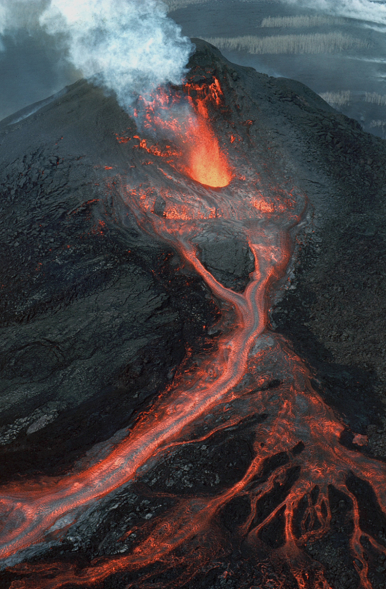 火山喷发熔岩岩浆摄影