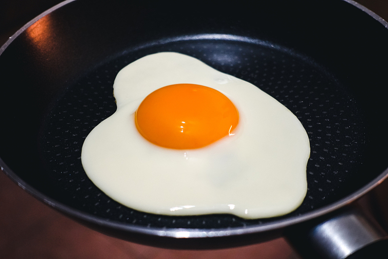 煎鸡蛋烹饪食物早餐