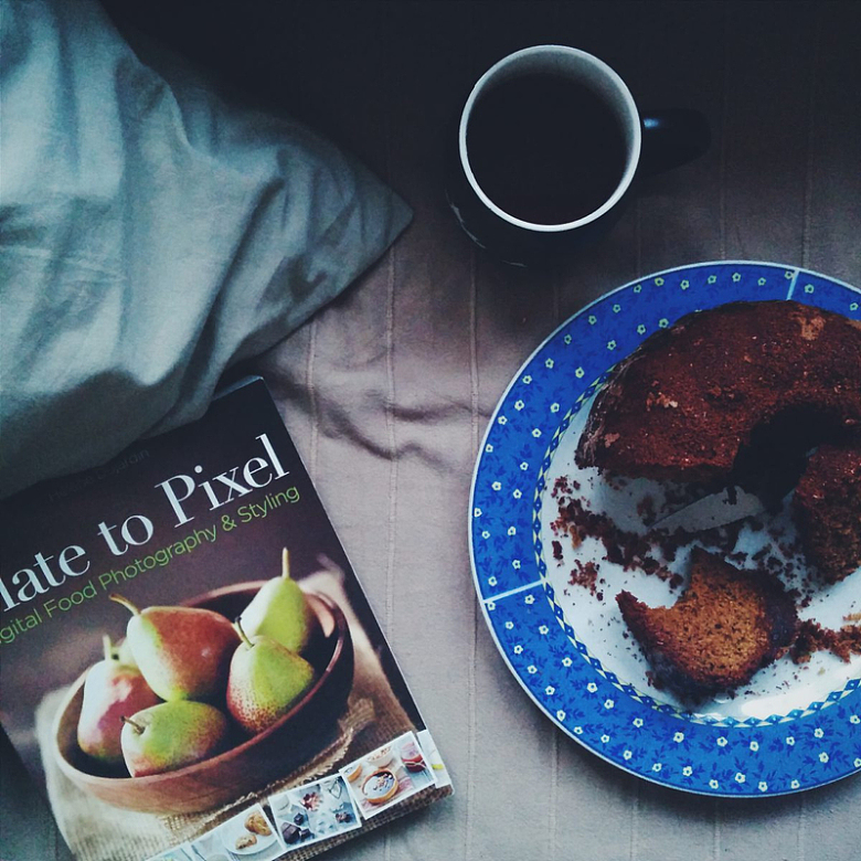 自制面包配茶和一本书