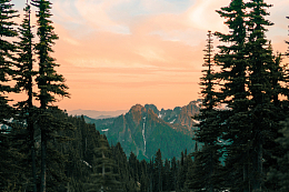 夕阳下的群山