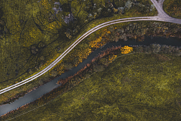 鸟瞰视角的公路风景