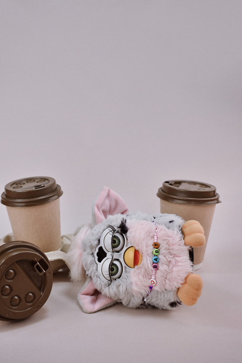 咖啡杯子毛绒玩具摄影