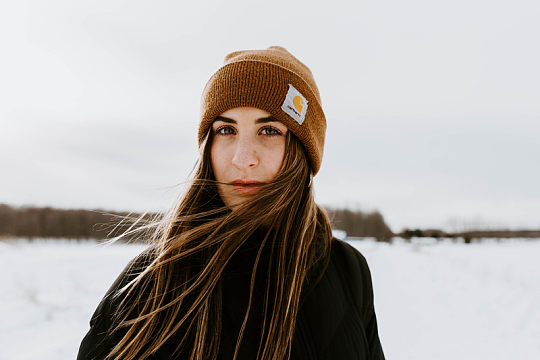 帽子长发女人人像雪地摄影