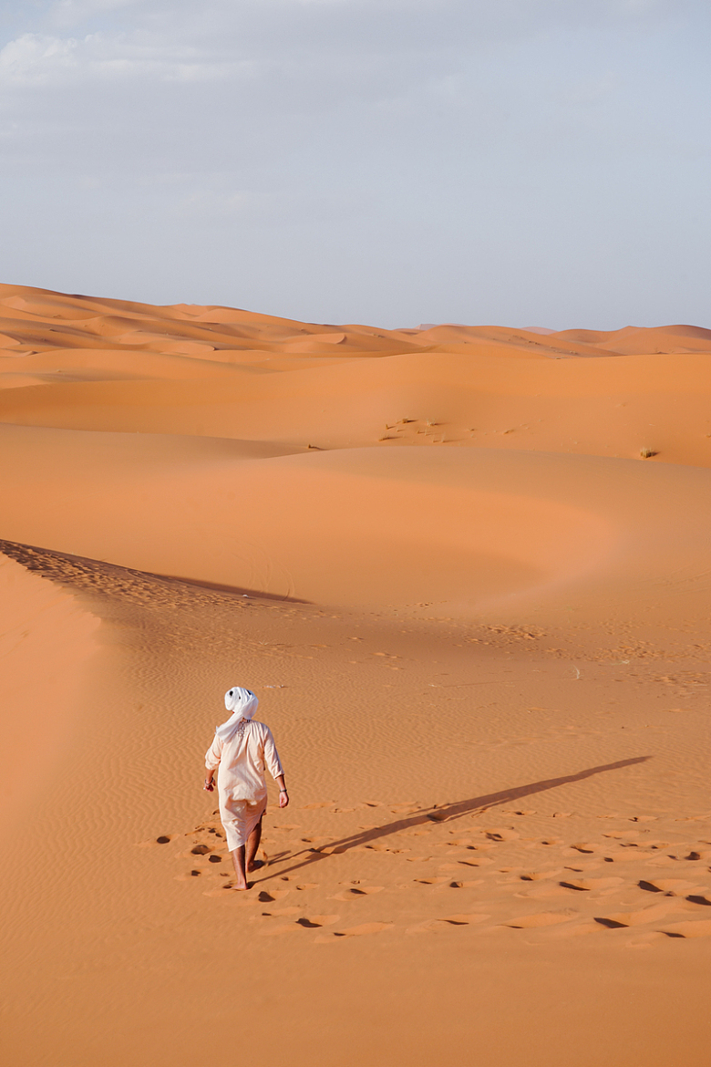 沙地沙漠行走摄影人物自然
