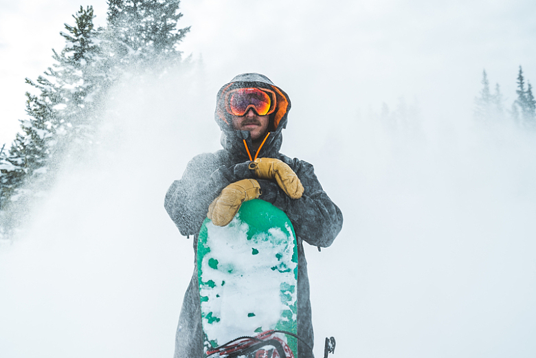 雪地护目镜男子滑雪摄影