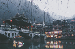 河边传统建筑
