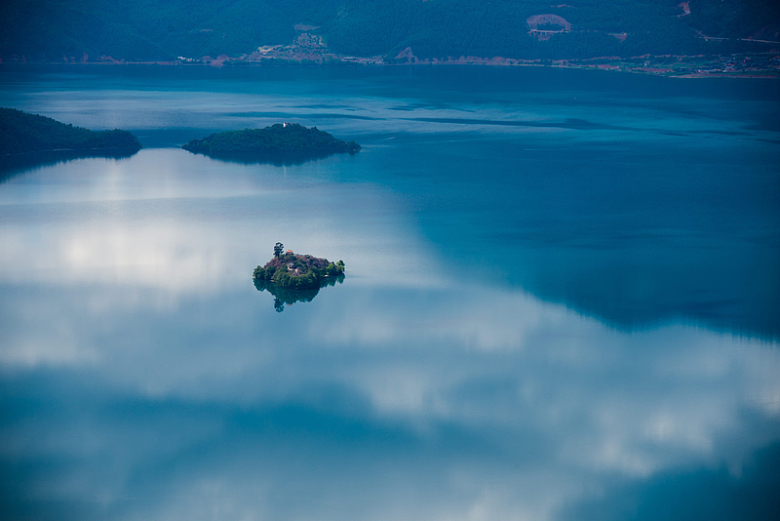 宁静的泸沽湖图片