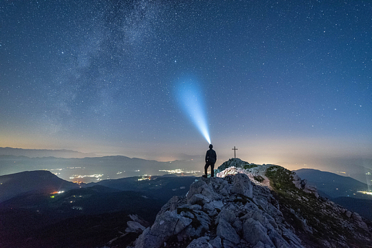 山顶夜晚星空
