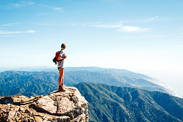 美女户外登山