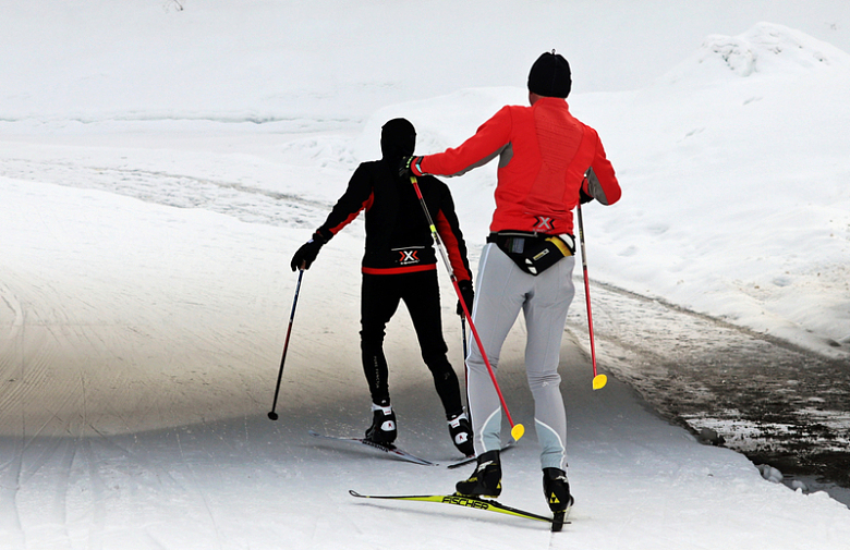 运动员滑雪项目