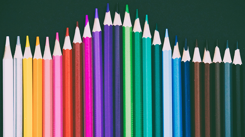 彩色铅笔儿童画笔