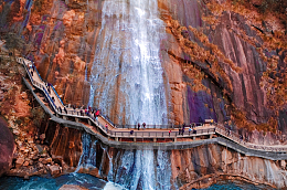 秋季自然风景区瀑布