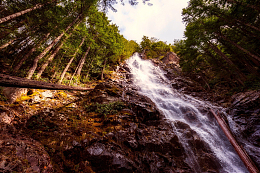 山水瀑布风景
