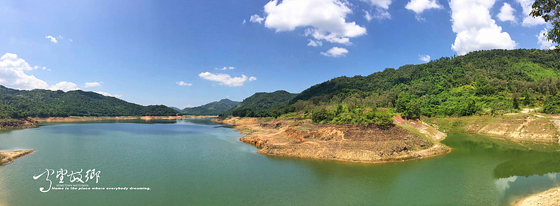 美丽的山中湖泊