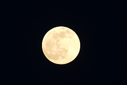 黑色夜空一轮圆月